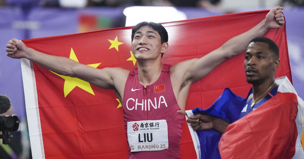 罗体：那不勒斯暂停引进左边锋，搁置了对斯特林和格10的联系